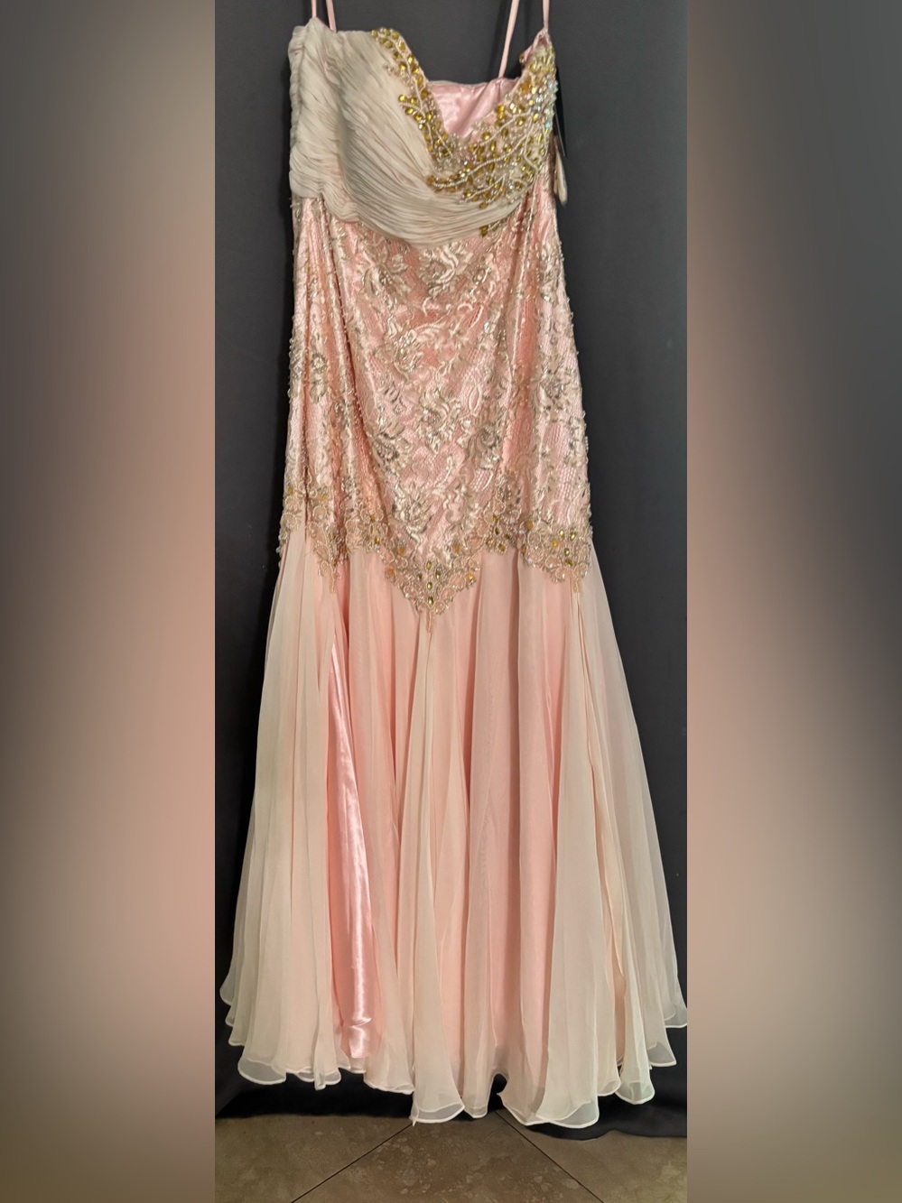 Beautiful Pink and White laced Beaded dress Size 18